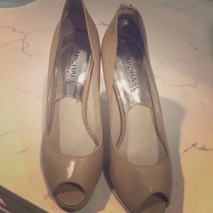Peep toe sandals